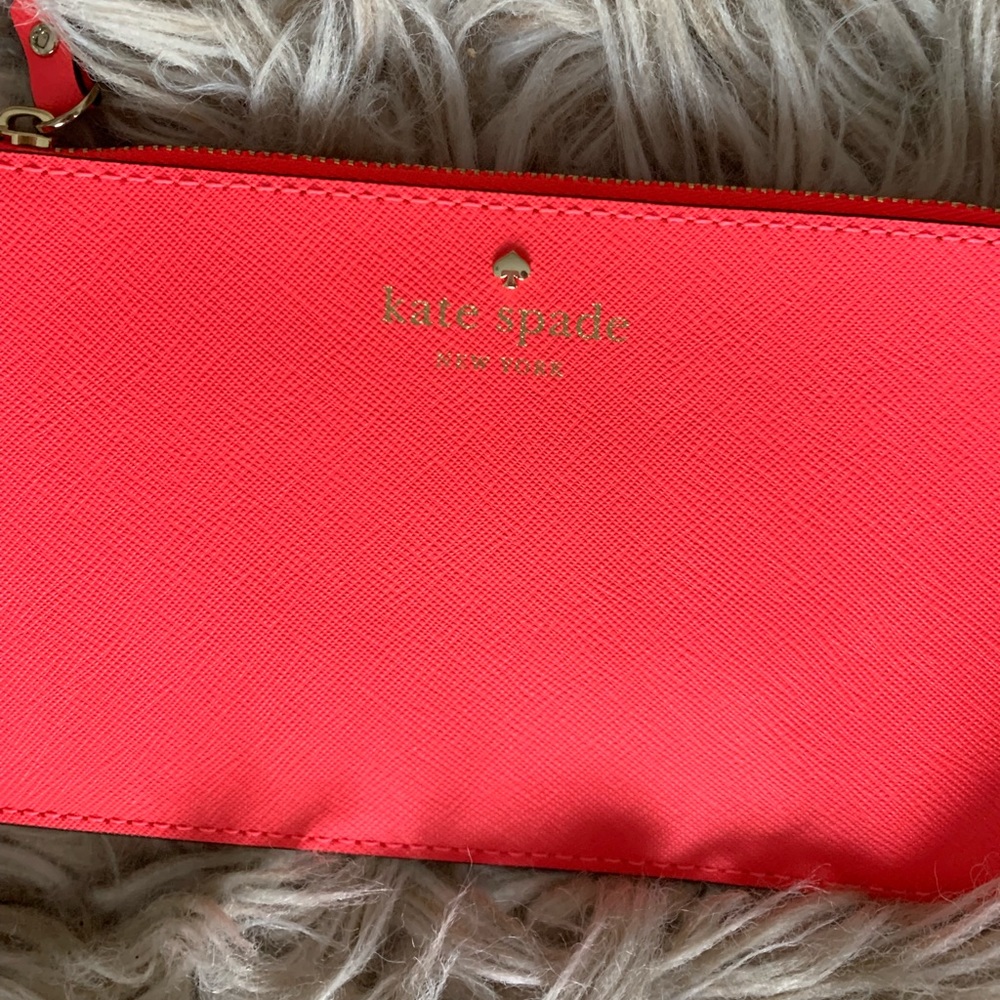 Kate Spade Cedar Street Slim Bee Wristlet
